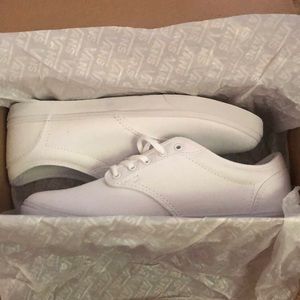 COPY - All white, low top vans! Women’s shoe, wid…